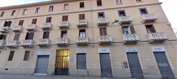 2 bedrooms Apartment in Turin, Italy No. 381555 3