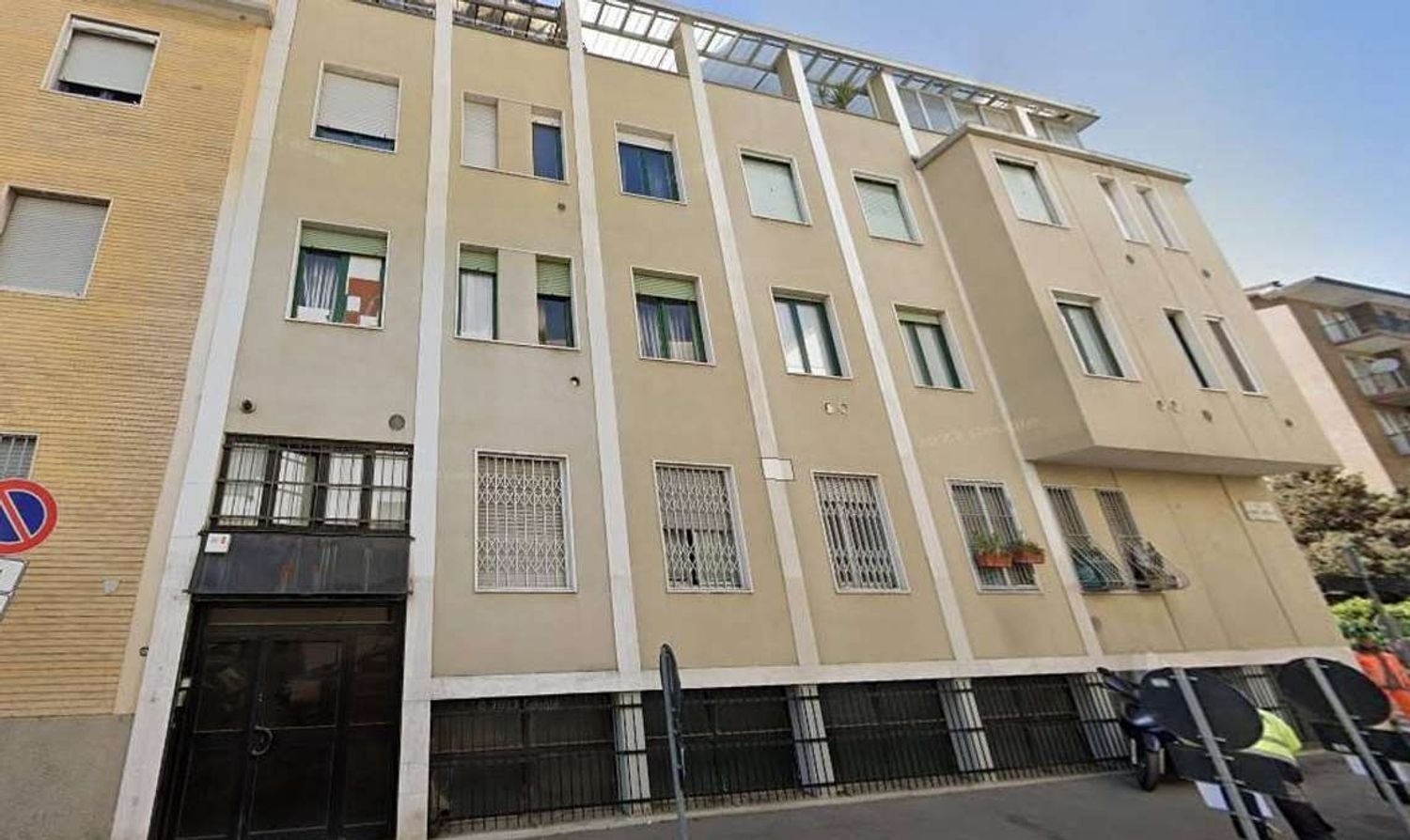 333m² Commercial property in Milan, Italy No. 358055