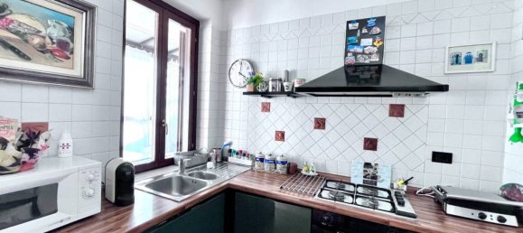 3 bedrooms House in Asti, Italy No. 150733 10