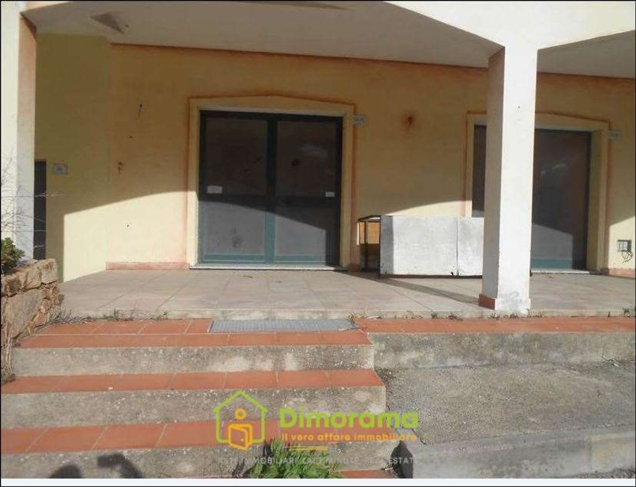 Almacén en Palau, Italy 106 m² No. 32513