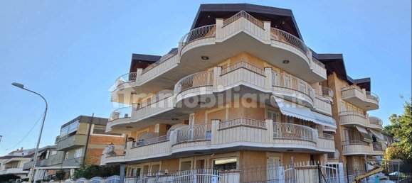 4 Schlafzimmer Wohnung in Grosseto, Italy, Nr. 203707 8