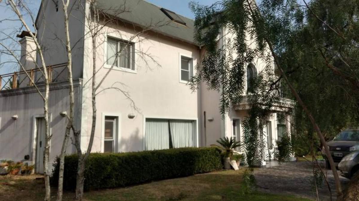 4 bedrooms House in Moreno, Argentina No. 3132