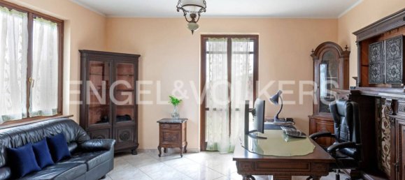 4 bedrooms Villa in Montafia, Italy No. 62994 4