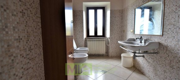 Дом с 9 комнатами в Змерилло, Италия № 68924 19