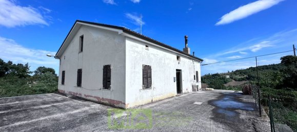 Дом с 9 комнатами в Змерилло, Италия № 68924 11