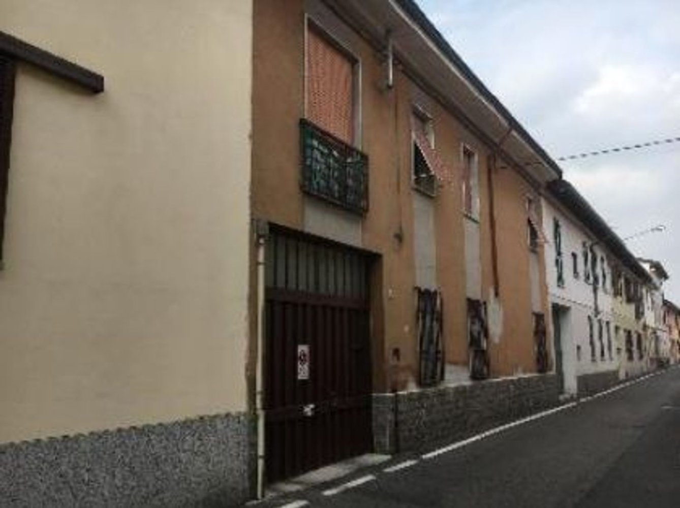 6غرفة شقة في Magenta, Italy رقم 135325