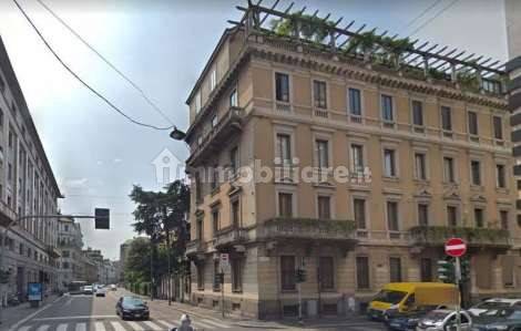 5 rooms Apartment in Milan, Italy No. 333952