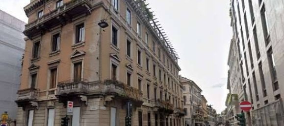 5 rooms Apartment in Milan, Italy No. 333952 3