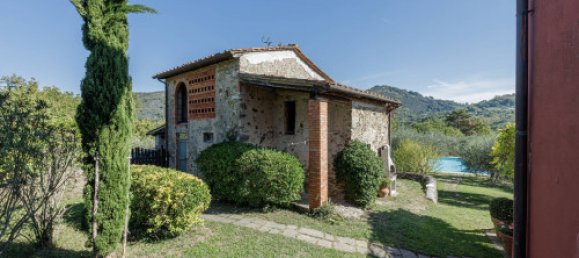 4 bedrooms House in Lucca, Italy No. 57228 2