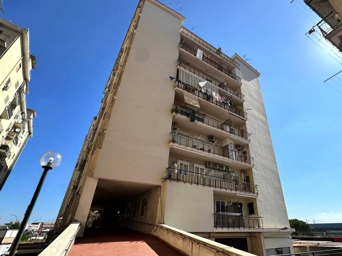 Квартира с 2 комнатами в Казория, Италия № 266724