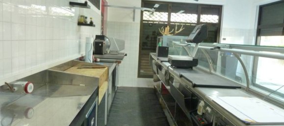 2 rooms Commercial property in Termoli, Italy No. 31204 8