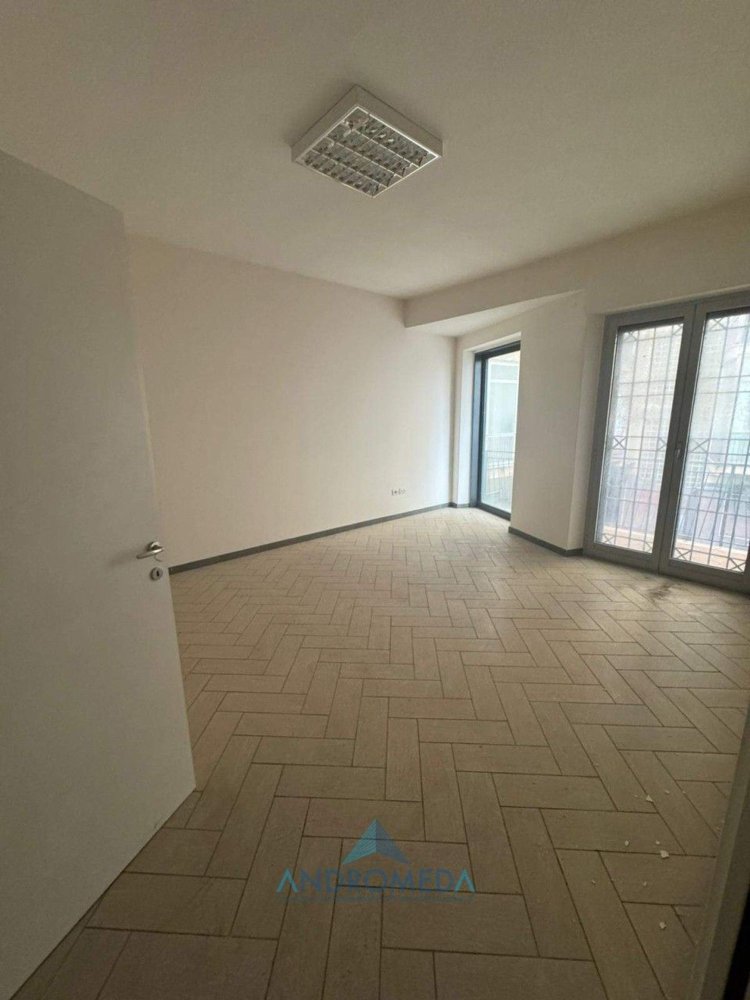 55m² Office in Aversa, Italy No. 128971