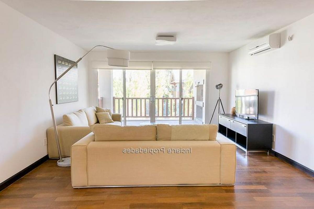 2 bedrooms Apartment in Montevideo, Uruguay No. 1617