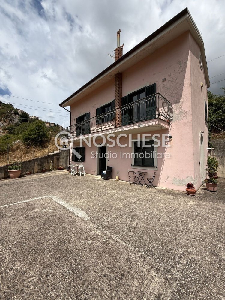 5 bedrooms Villa in Colliano, Italy No. 377861