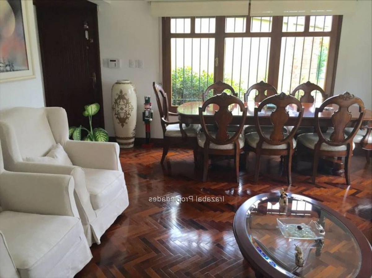 3 bedrooms House in Montevideo, Uruguay No. 10858