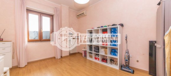 4 bedrooms Apartment in Rome, Italy No. 321186 3