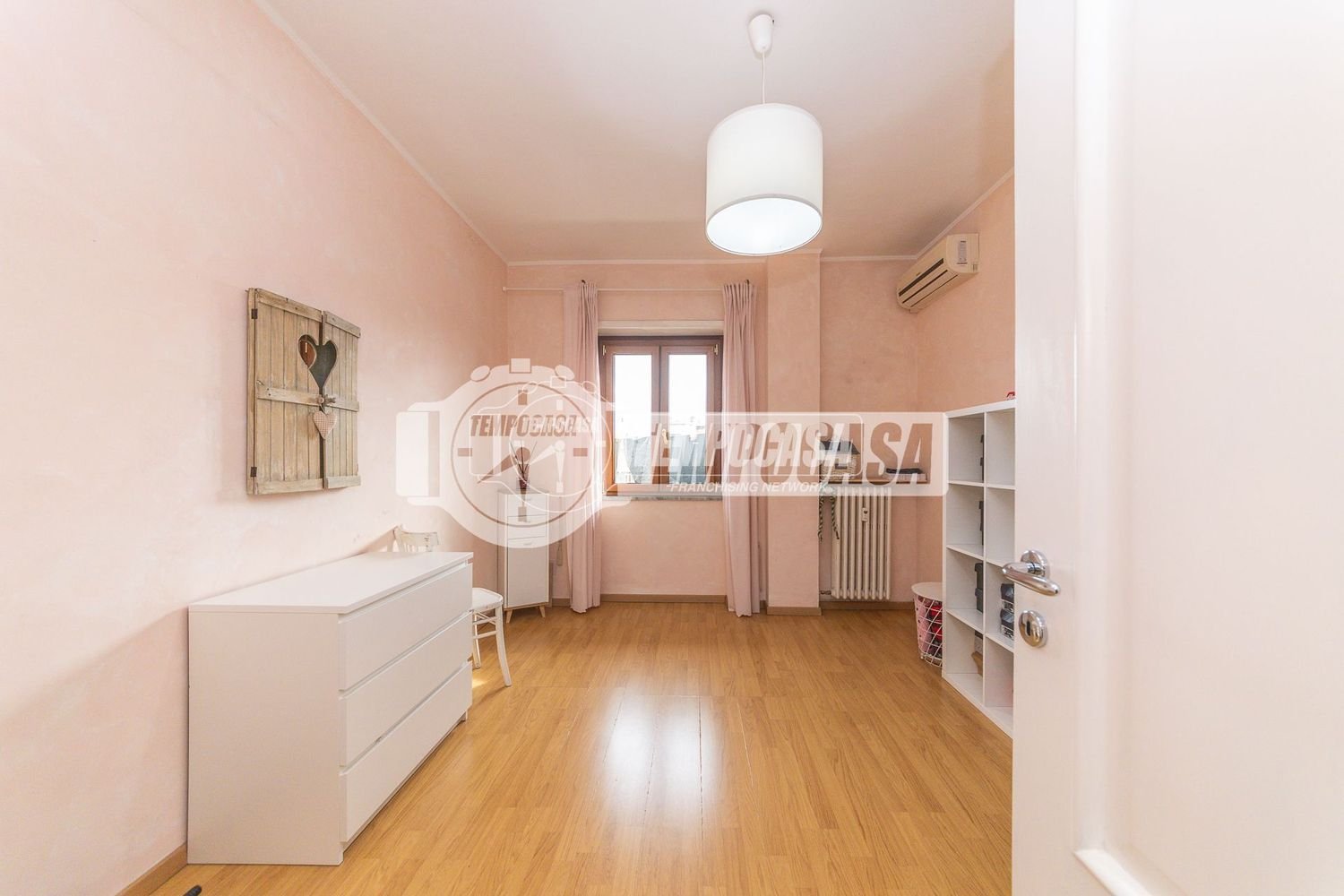 4 bedrooms Apartment in Rome, Italy No. 321186