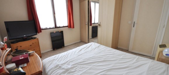 3 bedrooms House in Nanterre, France No. 187082 5