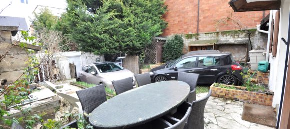 3 bedrooms House in Nanterre, France No. 187082 8