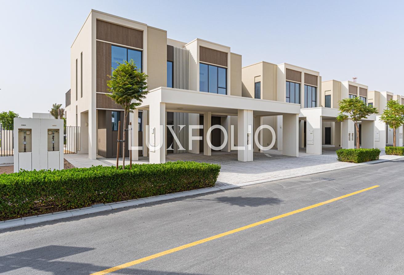 Adosado de 3 dormitorios en The Valley, UAE No. 100636