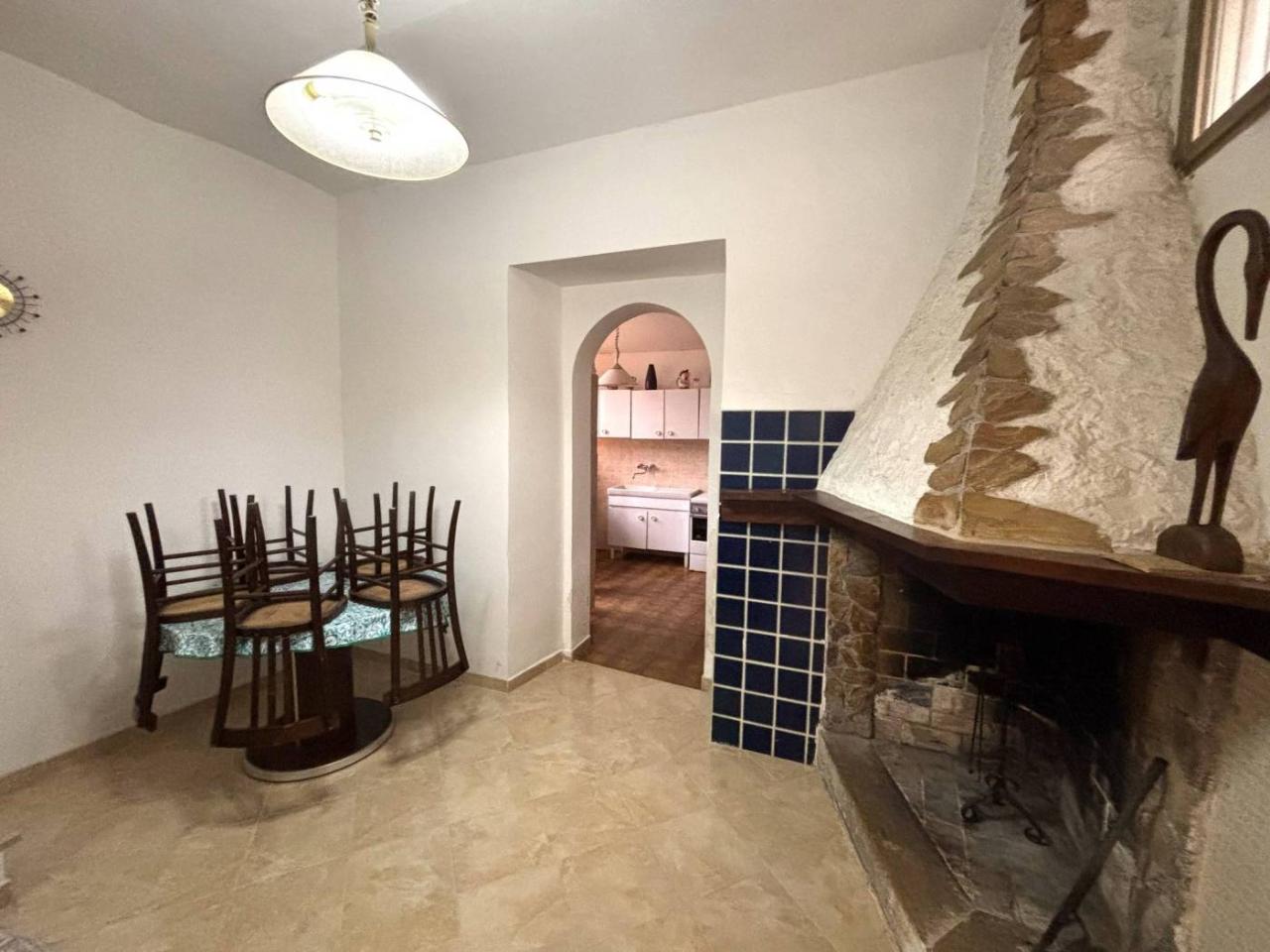 5 rooms House in Anversa degli Abruzzi, Italy No. 136606