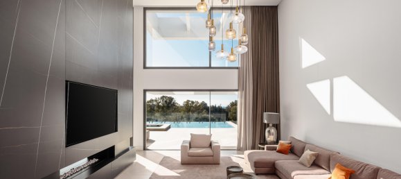 5 bedrooms House in Malaga, Spain No. 33648 4