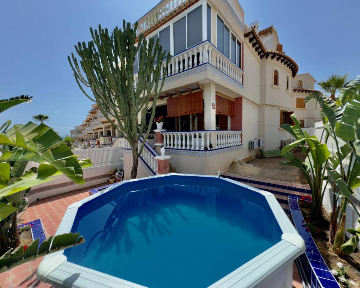 5 bedrooms Villa in Guardamar del Segura, Spain No. 13732