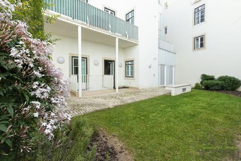 4 bedrooms Apartment in Lisbon, Portugal No. 323065