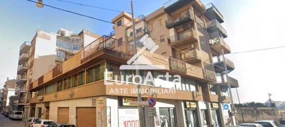 83m² Office in Palermo, Italy No. 76886 2