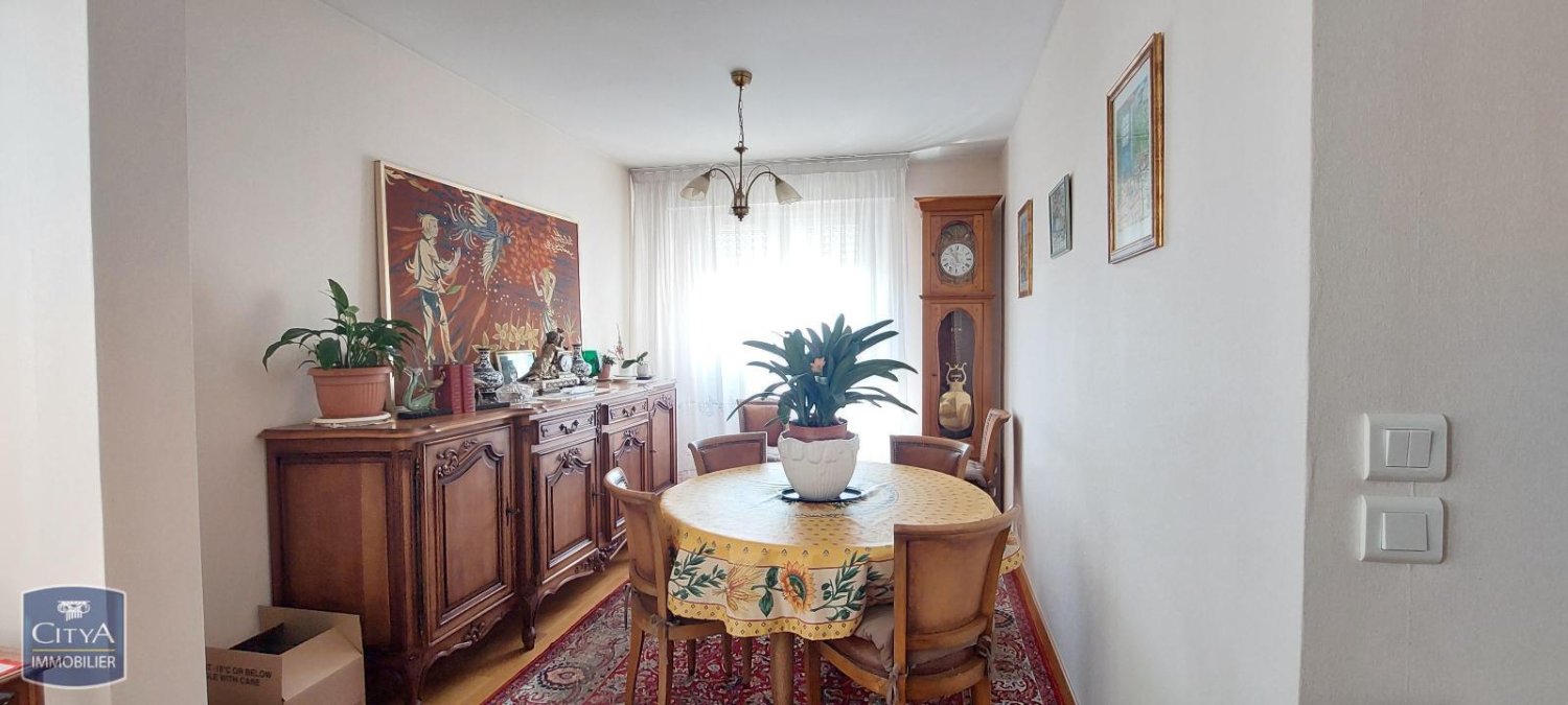 3 bedrooms Apartment in Chartres, France No. 39012