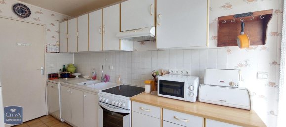 3 bedrooms Apartment in Chartres, France No. 39012 3