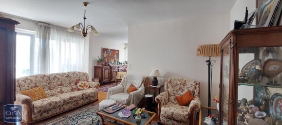 3 bedrooms Apartment in Chartres, France No. 39012 2