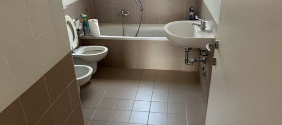 Apartamento de 4 divisões em Garbagnate Milanese, Italy N.º 6872 3