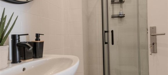 5 bedrooms Building in Porto, Portugal No. 115538 8