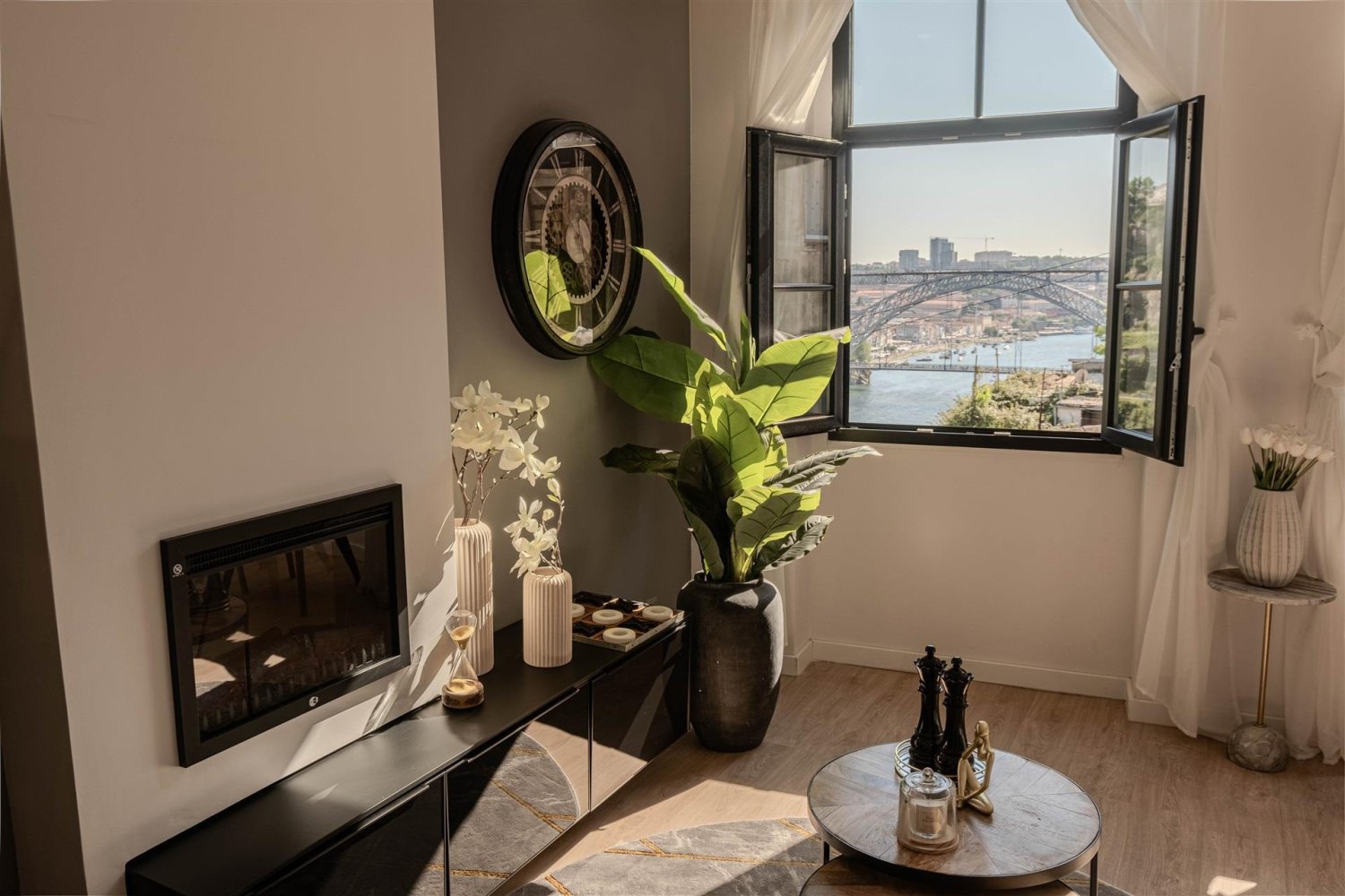 5 bedrooms Building in Porto, Portugal No. 115538