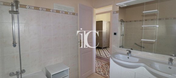 3 bedrooms Commercial property in Saint-Ambroix, France No. 360884 8