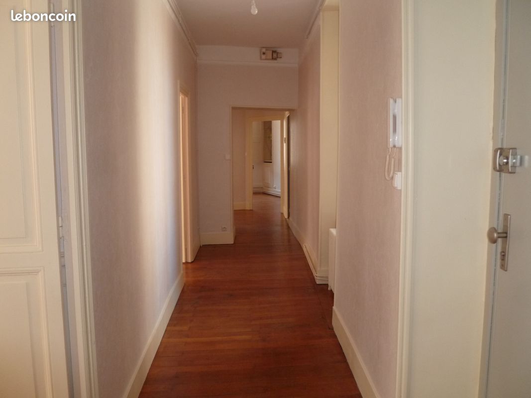 4غرفة شقة في Nevers, France رقم 323620