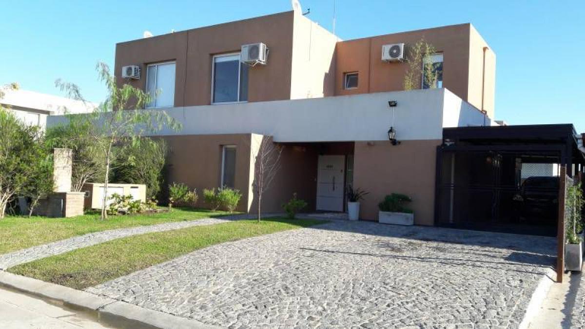 3 bedrooms House in Tigre, Argentina No. 93117