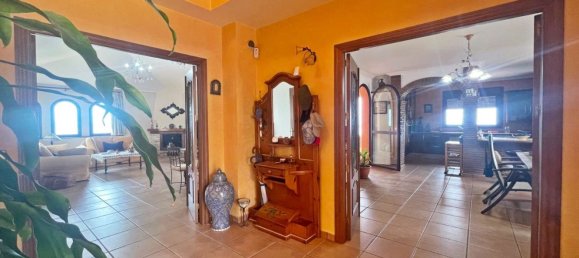 4 bedrooms Villa in Alhaurin de la Torre, Spain No. 64651 8