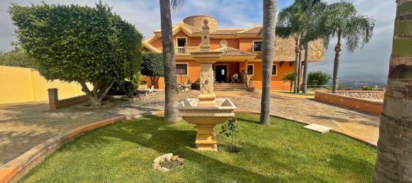 4 bedrooms Villa in Alhaurin de la Torre, Spain No. 64651 3