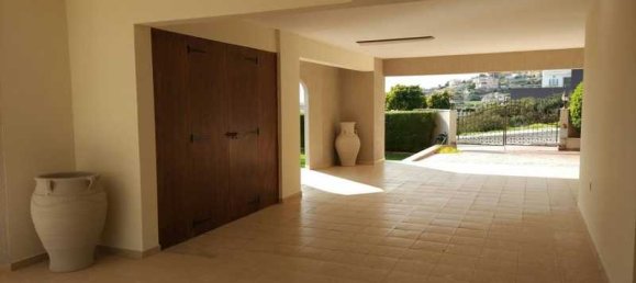 5 bedrooms Commercial property in Agios Athanasios, Cyprus No. 18099 8