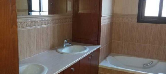 5 bedrooms Commercial property in Agios Athanasios, Cyprus No. 18099 3