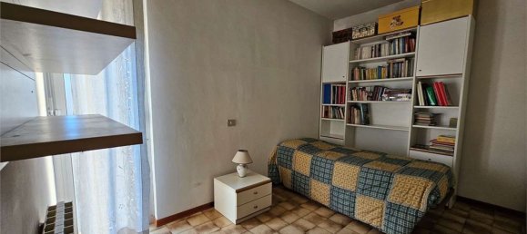 5 rooms Apartment in Forlì, Italy No. 112185 11
