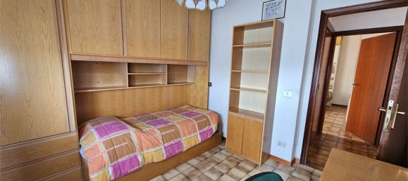 5 rooms Apartment in Forlì, Italy No. 112185 18
