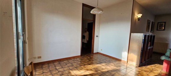 5 rooms Apartment in Forlì, Italy No. 112185 7