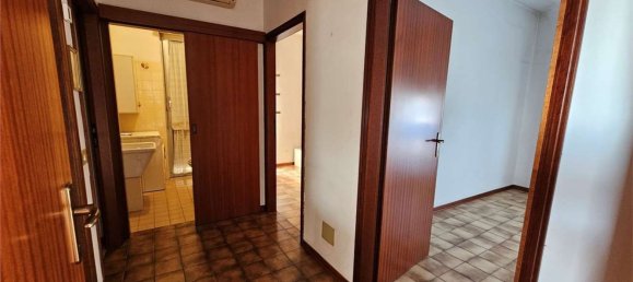 5 rooms Apartment in Forlì, Italy No. 112185 14
