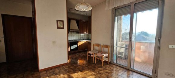 5 rooms Apartment in Forlì, Italy No. 112185 3