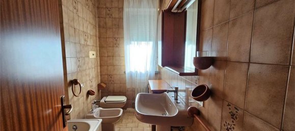 5 rooms Apartment in Forlì, Italy No. 112185 17