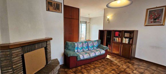 5 rooms Apartment in Forlì, Italy No. 112185 4
