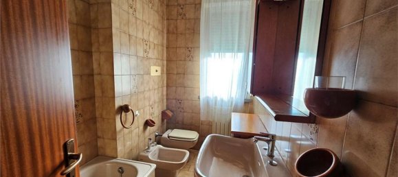 5 rooms Apartment in Forlì, Italy No. 112185 16